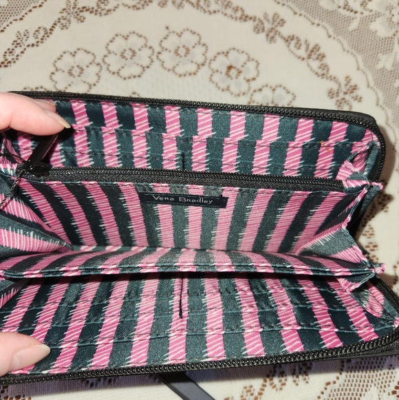 NWT Vera Bradley Black Wristlet Wallet - Picture 4 of 6